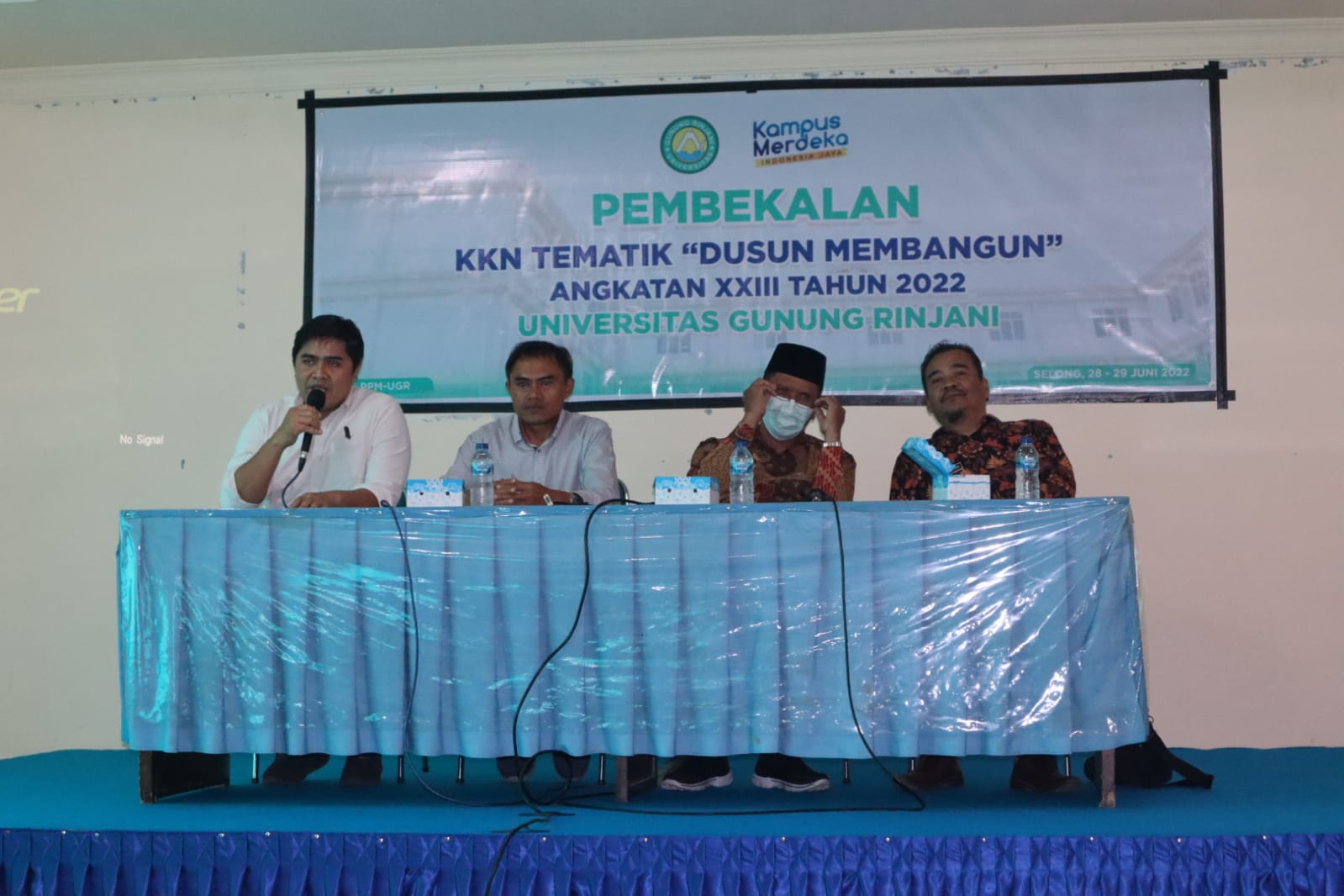 Pembekalan KKN LPPM — Pembekalan mahasiswa peserta KKN oleh LPPM sebelum pemberangkatan ke desa binaan